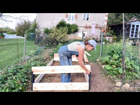 Ini's Moestuin  #34 - Verhoogde moestuinbak maken en knoflook planten.