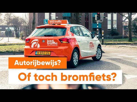 Mag je met je autorijbewijs op een bromfiets rijden?